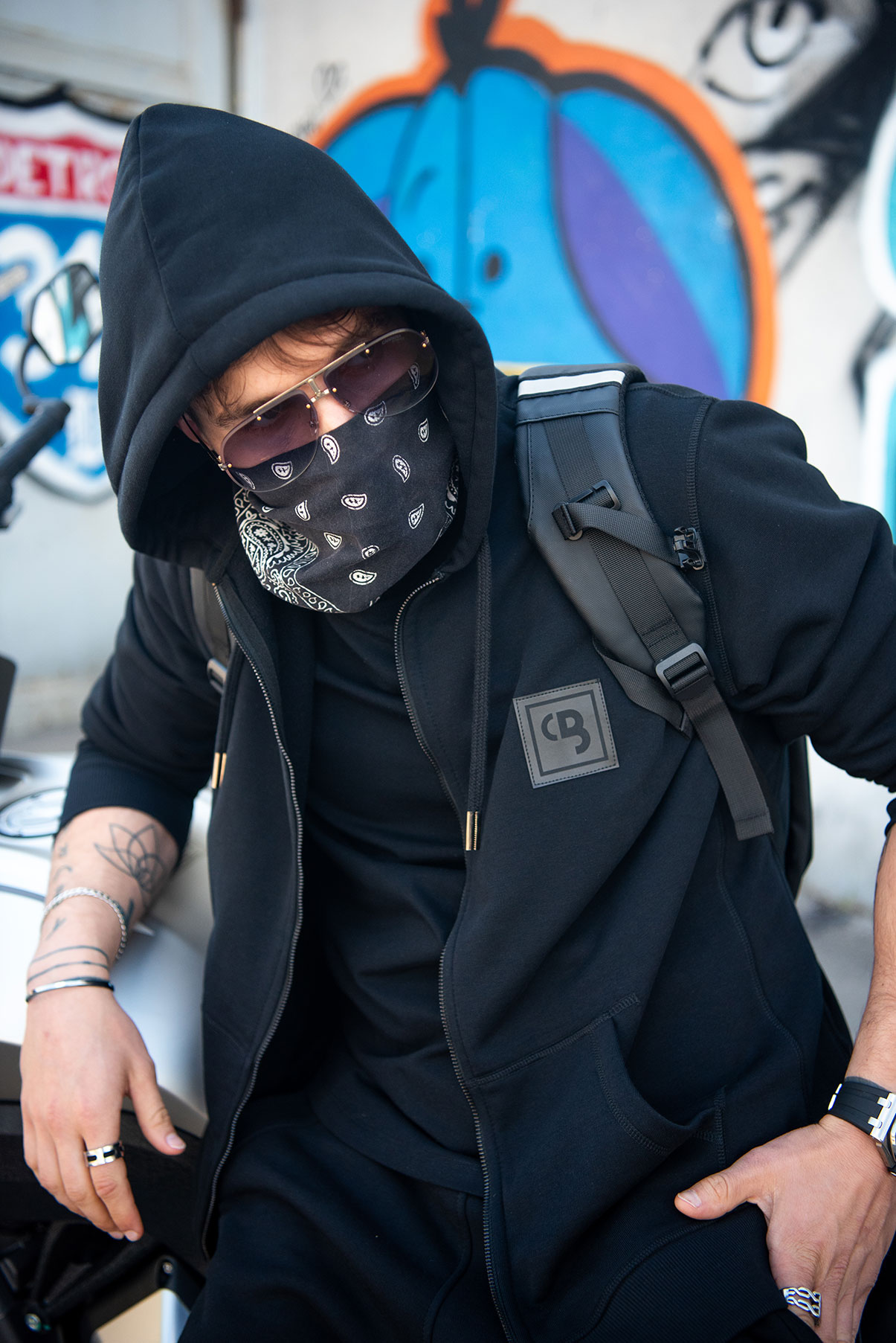 Bluza z kapturem na suwak – Czarna